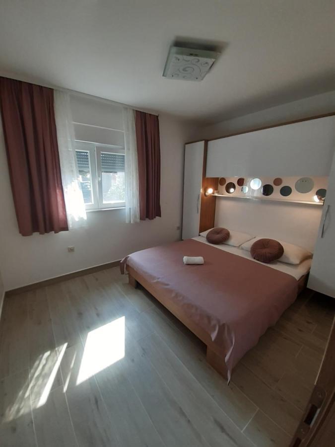 Apartment Lucky With Jacuzzi Trogir Exterior foto
