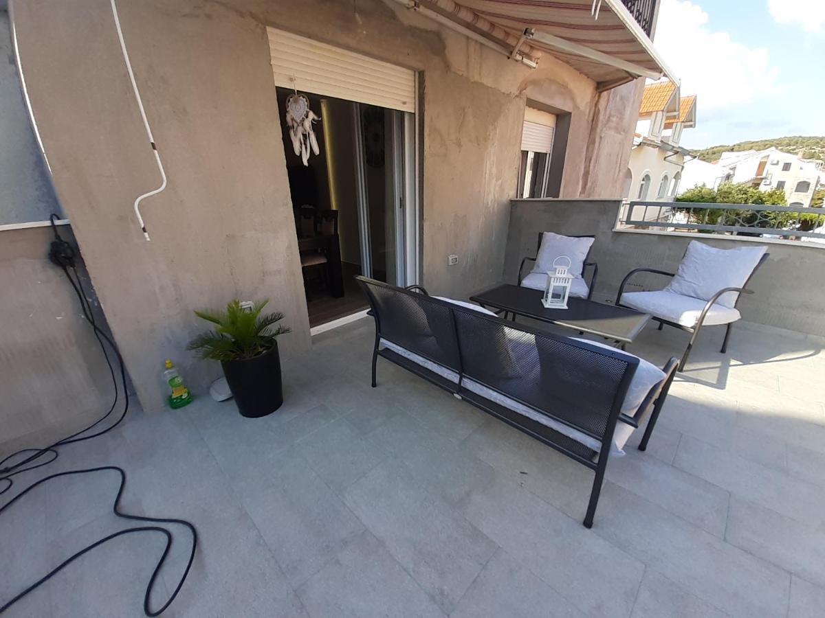 Apartment Lucky With Jacuzzi Trogir Exterior foto