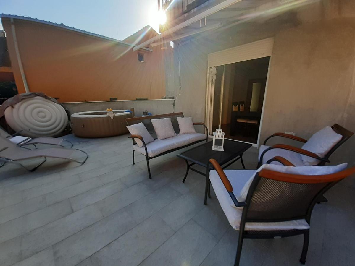 Apartment Lucky With Jacuzzi Trogir Exterior foto