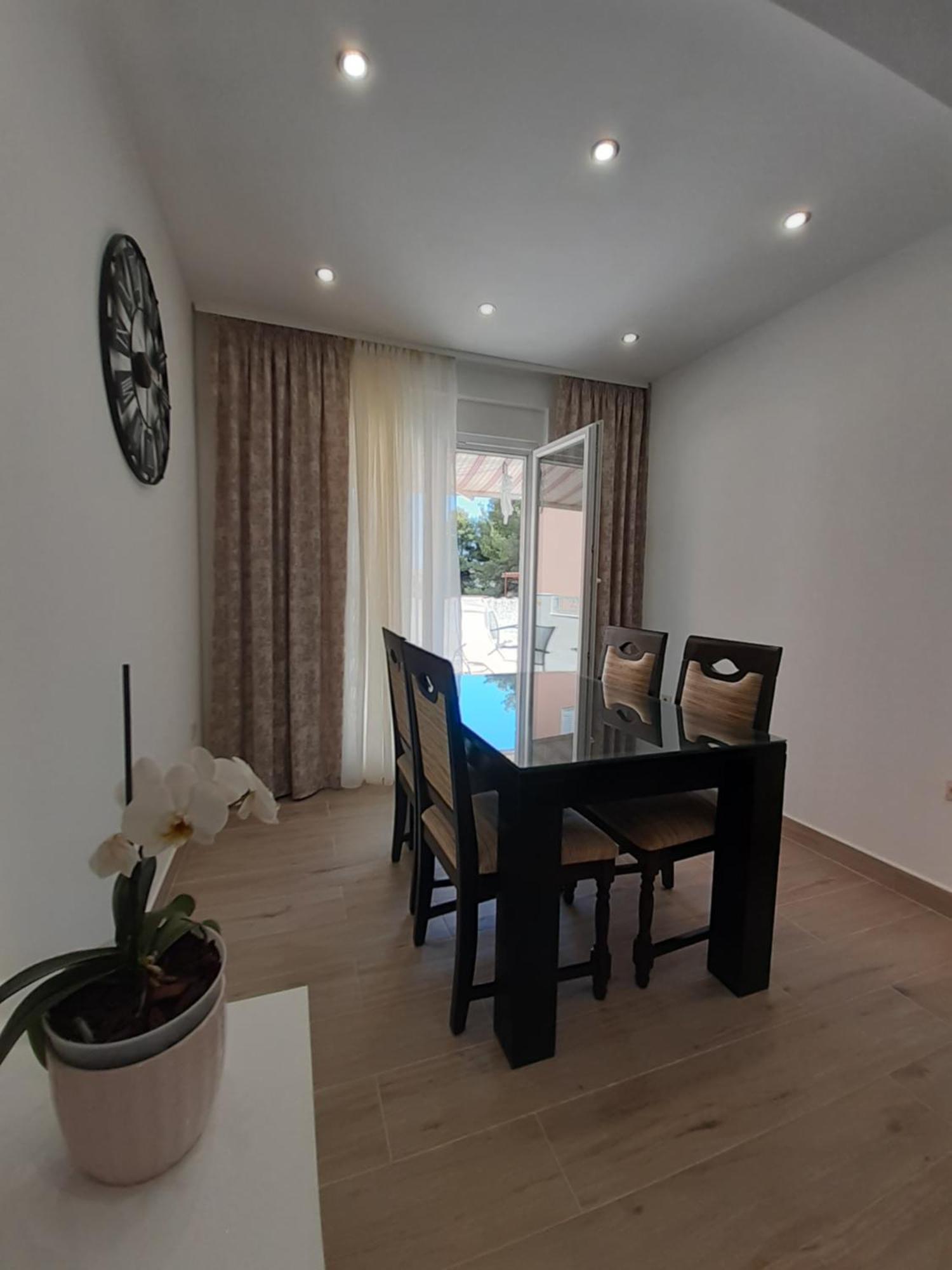 Apartment Lucky With Jacuzzi Trogir Habitación foto