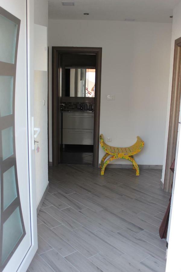 Apartment Lucky With Jacuzzi Trogir Exterior foto
